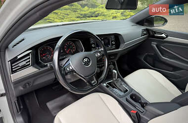 Седан Volkswagen Jetta 2019 в 
