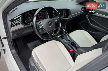 Седан Volkswagen Jetta 2019 в 