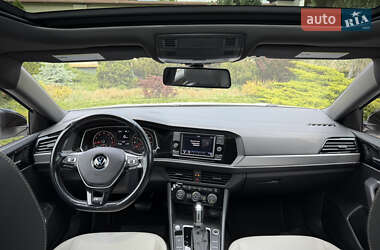 Седан Volkswagen Jetta 2019 в 