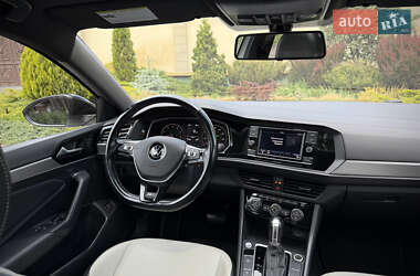 Седан Volkswagen Jetta 2019 в 