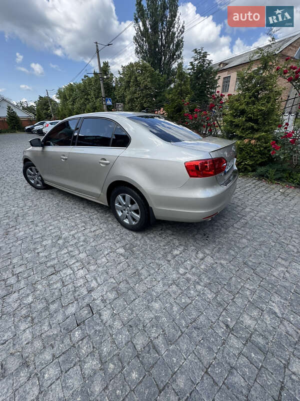 Седан Volkswagen Jetta 2013 в Житомире