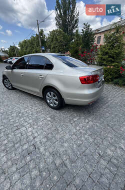 Седан Volkswagen Jetta 2013 в 