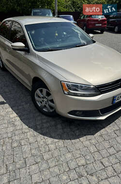 Седан Volkswagen Jetta 2013 в 