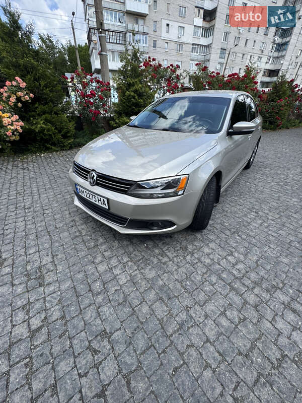Седан Volkswagen Jetta 2013 в Житомире