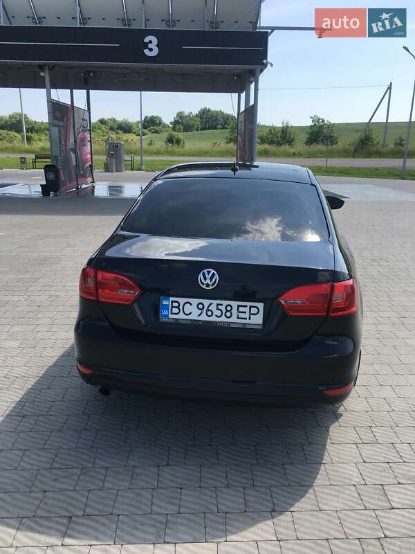 Седан Volkswagen Jetta 2012 в Львове