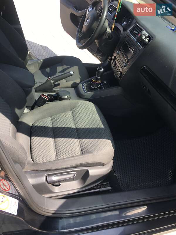 Седан Volkswagen Jetta 2012 в Львове