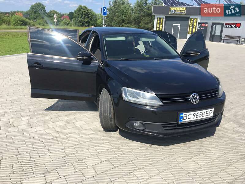 Седан Volkswagen Jetta 2012 в Львове