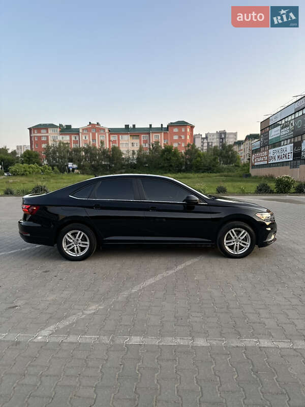 Седан Volkswagen Jetta 2020 в Черновцах