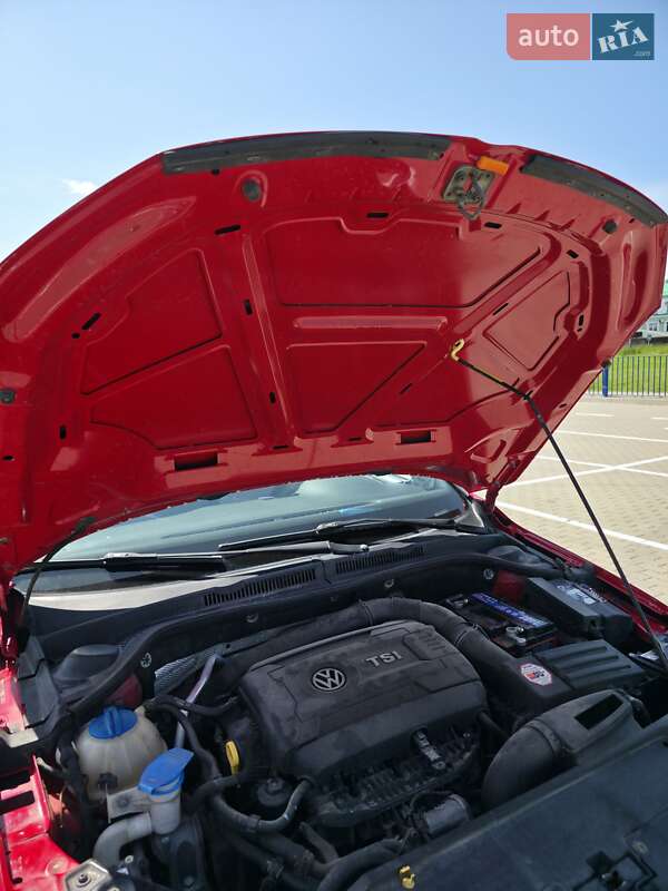 Седан Volkswagen Jetta 2015 в Нововолинську