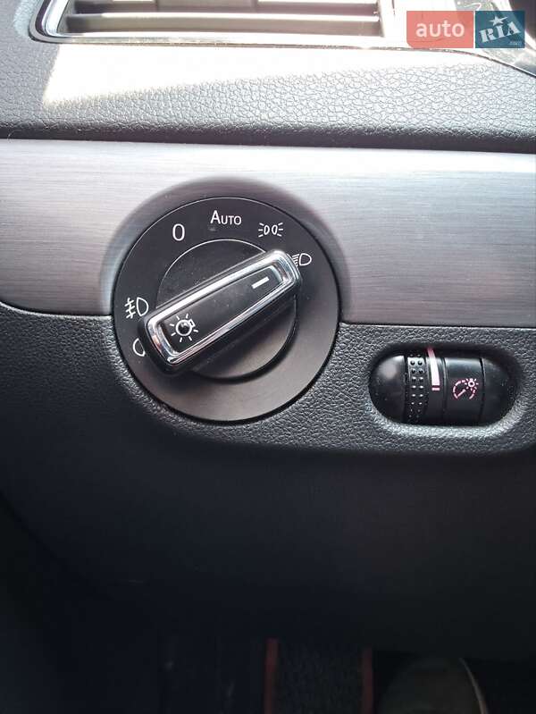 Седан Volkswagen Jetta 2015 в Нововолинську