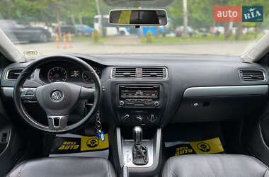 Седан Volkswagen Jetta 2013 в 