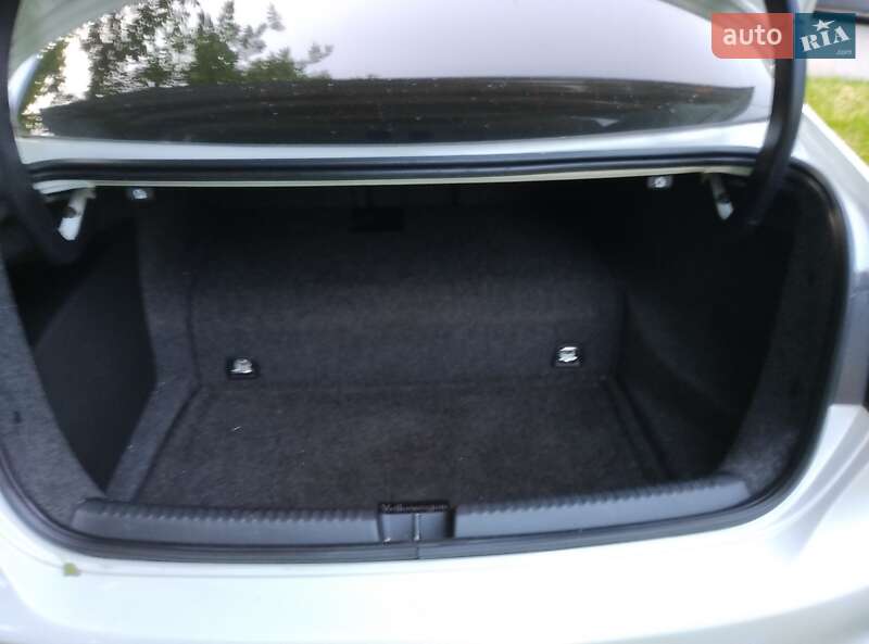 Седан Volkswagen Jetta 2012 в Тернополі