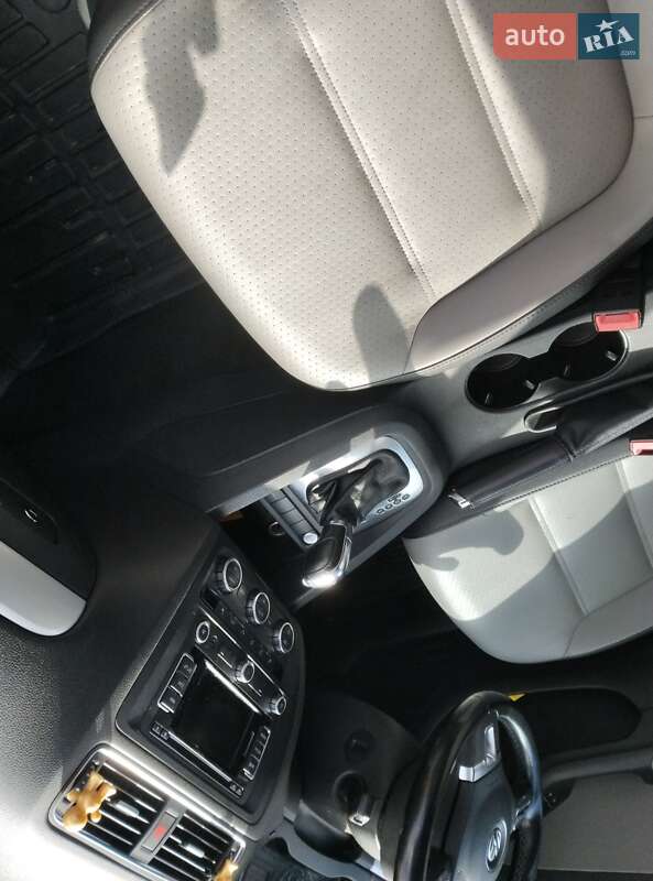 Седан Volkswagen Jetta 2012 в Тернополі