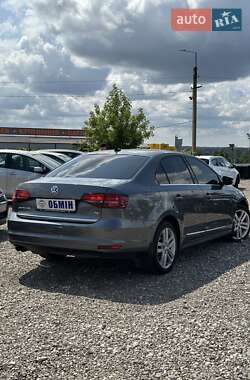 Седан Volkswagen Jetta 2016 в 
