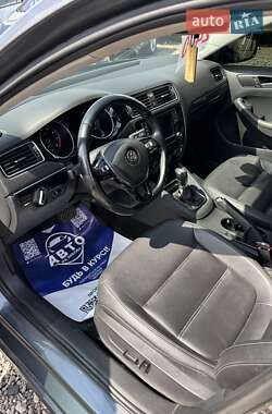 Седан Volkswagen Jetta 2016 в 