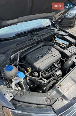 Седан Volkswagen Jetta 2016 в 