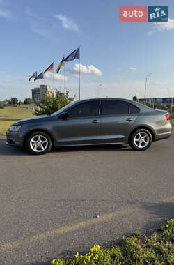 Седан Volkswagen Jetta 2013 в 