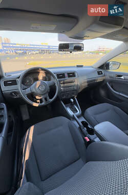 Седан Volkswagen Jetta 2013 в 