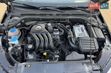 Седан Volkswagen Jetta 2013 в 