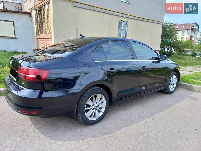 Седан Volkswagen Jetta 2015 в Чугуеве