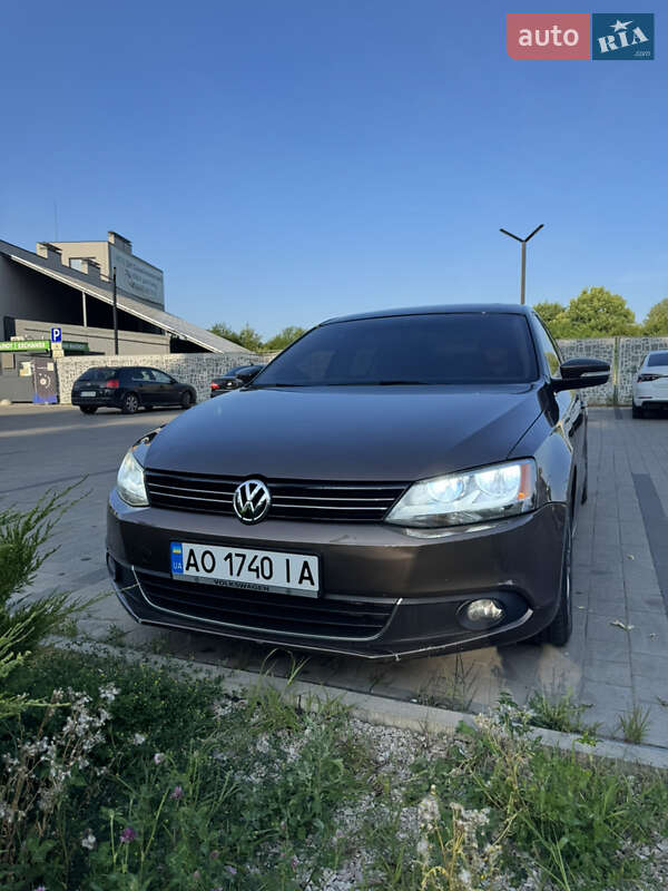 Седан Volkswagen Jetta 2014 в Ужгороді