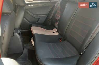 Седан Volkswagen Jetta 2016 в 