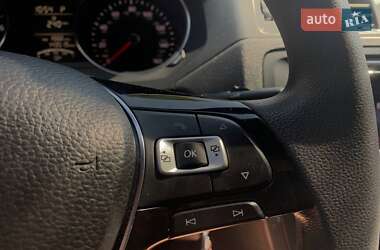 Седан Volkswagen Jetta 2016 в 