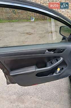 Седан Volkswagen Jetta 2011 в 