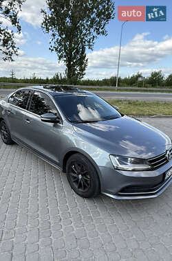 Седан Volkswagen Jetta 2016 в Львове
