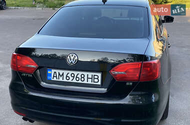Седан Volkswagen Jetta 2013 в 
