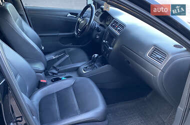 Седан Volkswagen Jetta 2013 в 