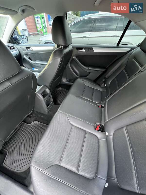 Седан Volkswagen Jetta 2013 в Києві