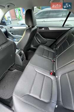 Седан Volkswagen Jetta 2013 в 