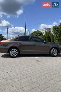 Седан Volkswagen Jetta 2011 в 