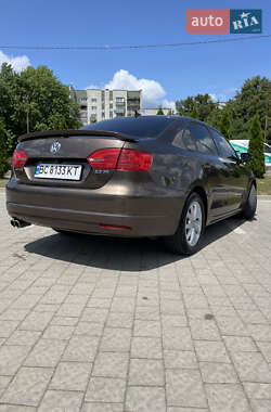 Седан Volkswagen Jetta 2011 в 