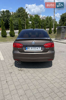 Седан Volkswagen Jetta 2011 в 