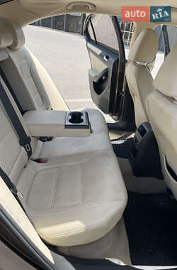 Седан Volkswagen Jetta 2011 в 