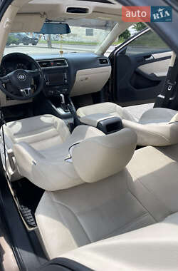 Седан Volkswagen Jetta 2011 в 
