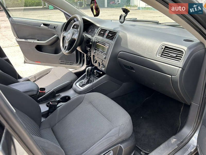 Седан Volkswagen Jetta 2011 в Кропивницком