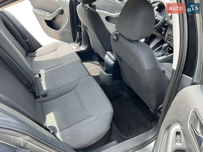 Седан Volkswagen Jetta 2011 в Кропивницком