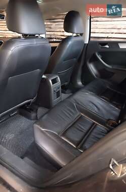 Седан Volkswagen Jetta 2011 в 