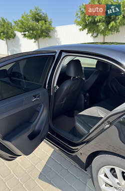 Седан Volkswagen Jetta 2011 в 