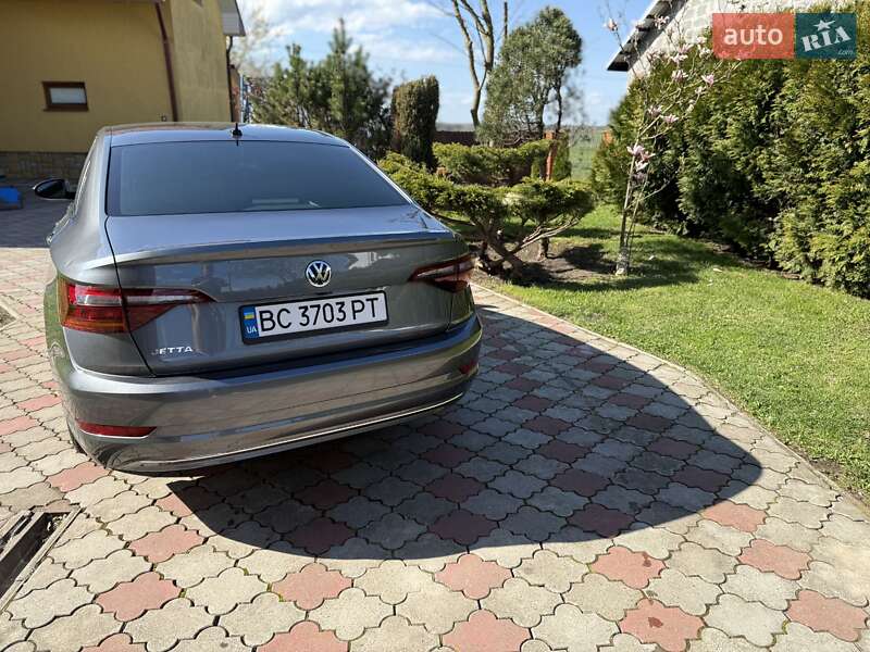 Седан Volkswagen Jetta 2019 в Стрые