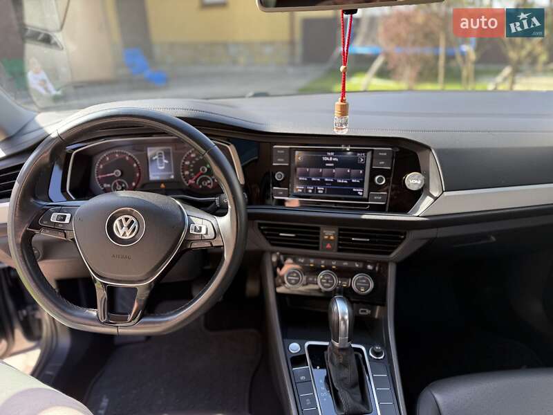 Седан Volkswagen Jetta 2019 в Стрые