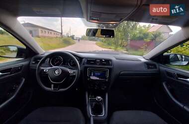Седан Volkswagen Jetta 2015 в 