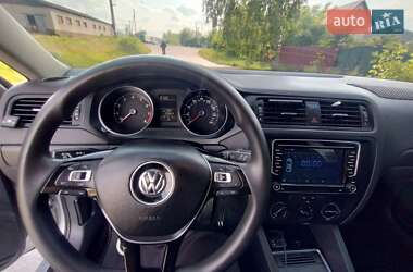 Седан Volkswagen Jetta 2015 в 