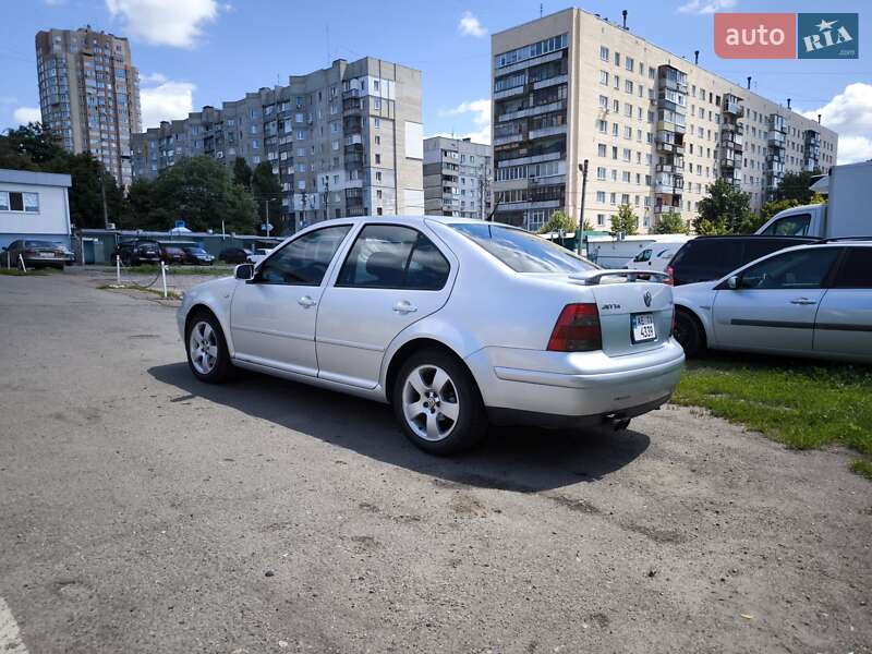 Седан Volkswagen Jetta 2003 в Харькове
