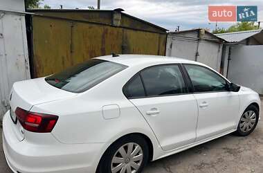 Седан Volkswagen Jetta 2016 в 