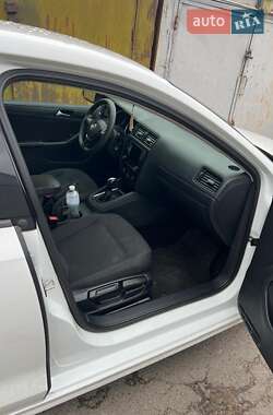 Седан Volkswagen Jetta 2016 в 