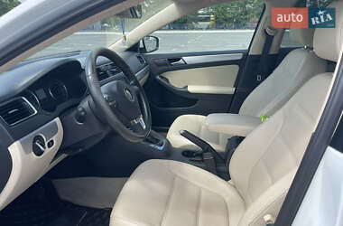 Седан Volkswagen Jetta 2014 в 